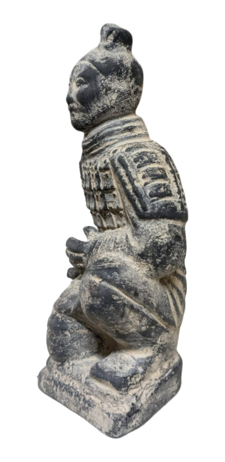 Posąg czarnego klęczącego łucznika z terakoty 15 cm